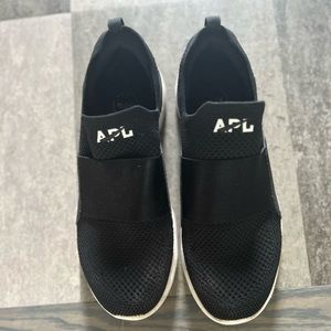 LITERALLY worn twice.APL Tech Loom Bliss barely worn women’s size 11 black shoes
